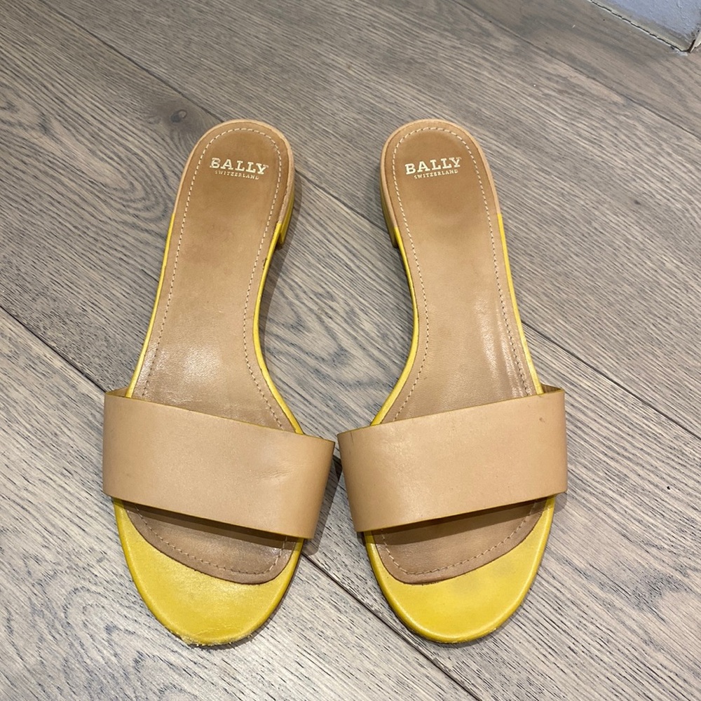 Bally nude flats